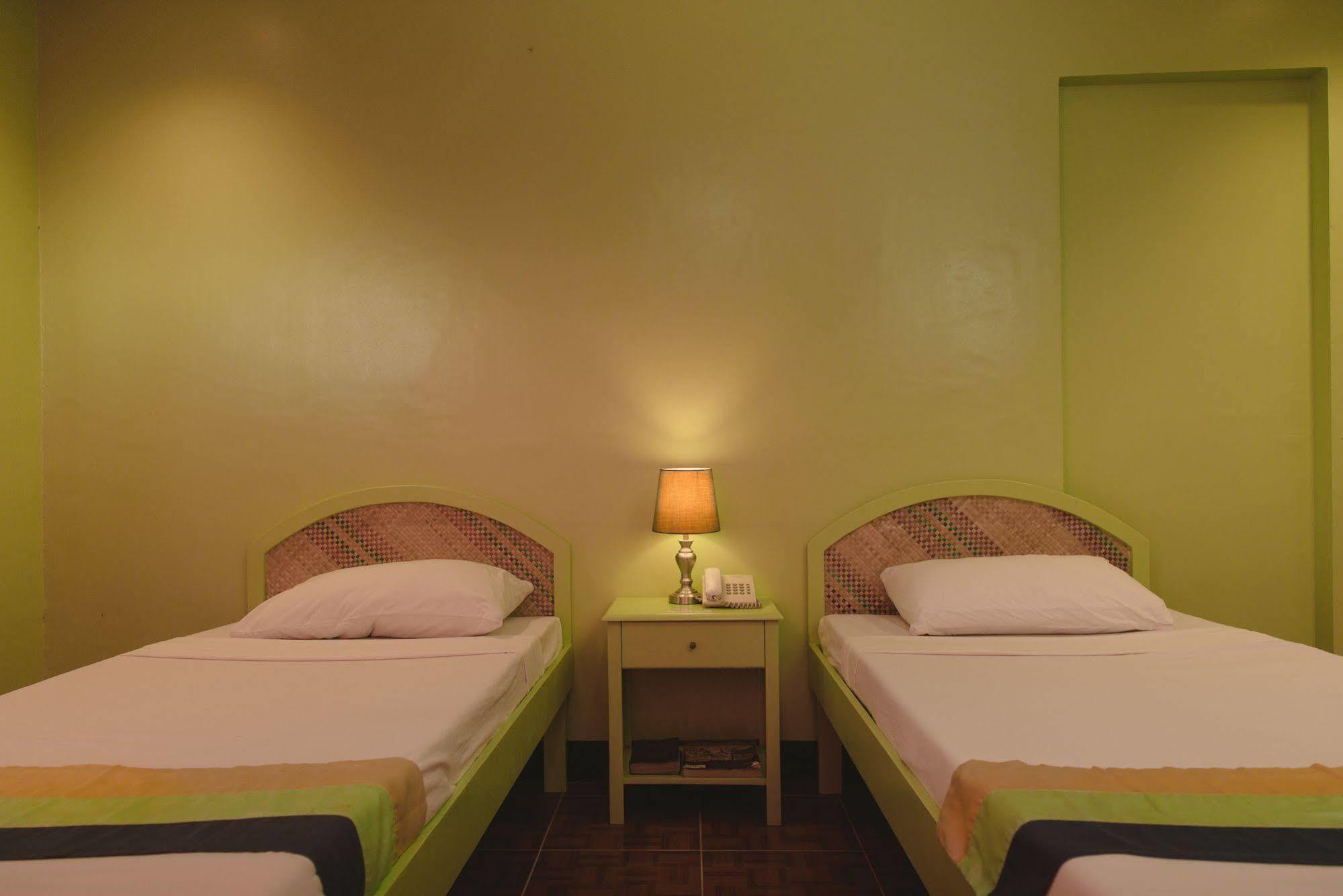 Maribago Seaview Pensione And Spa Lapu-Lapu City Buitenkant foto
